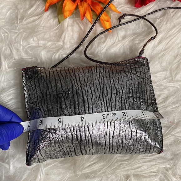 B MAY Crossbody (Beautiful metallic and unique Size) - Picture 5 of 6